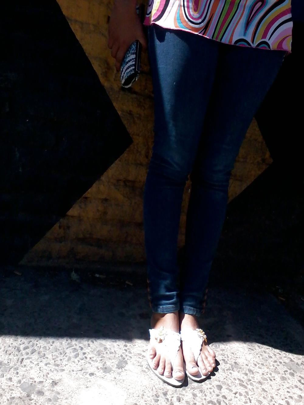 25P Feet on the street