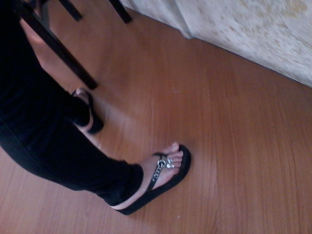 25P Feet on the street