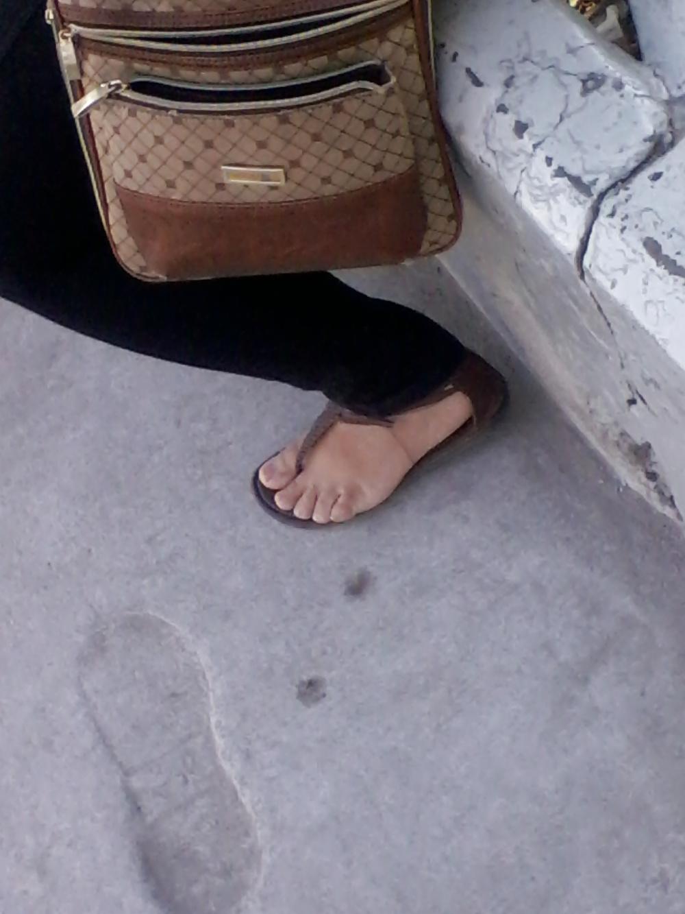 25P Feet on the street