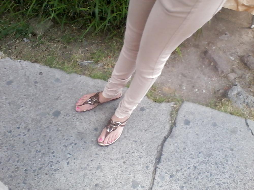 25P Feet on the street
