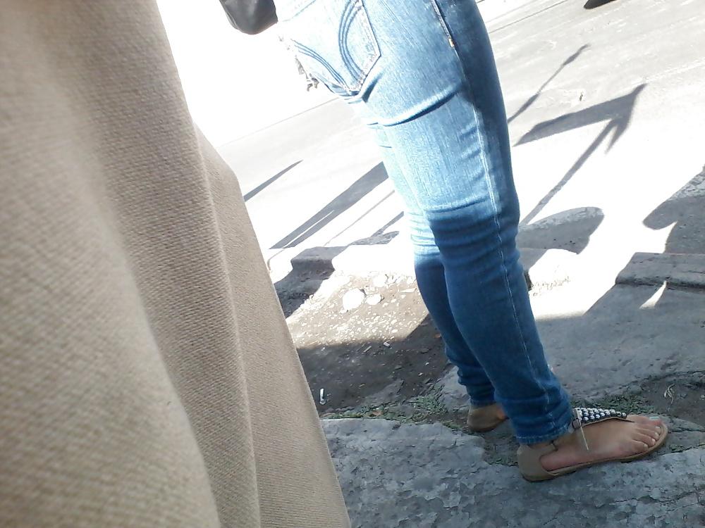 25P Feet on the street