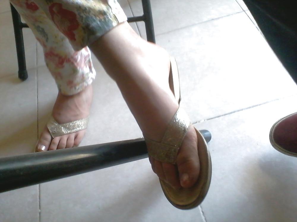 25P Feet on the street