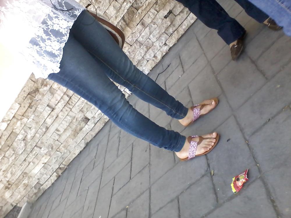 25P Feet on the street