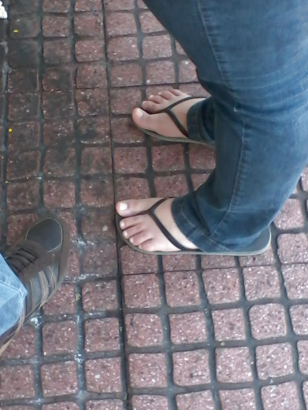 25P Feet on the street
