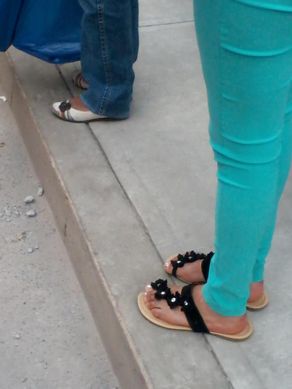 25P Feet on the street
