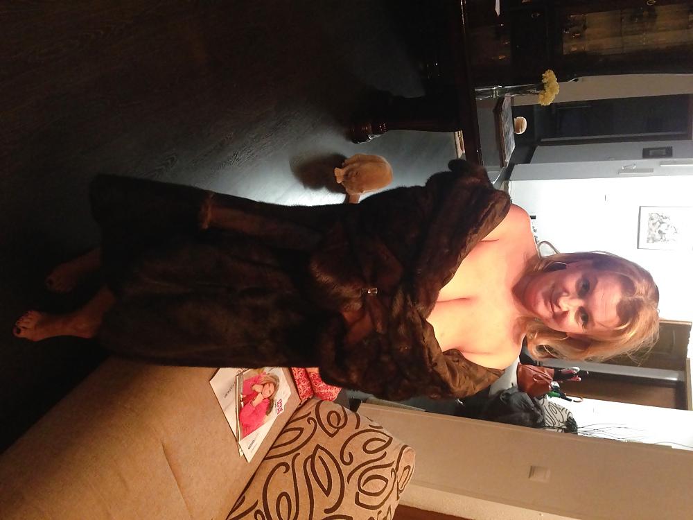 25P Busty in fur