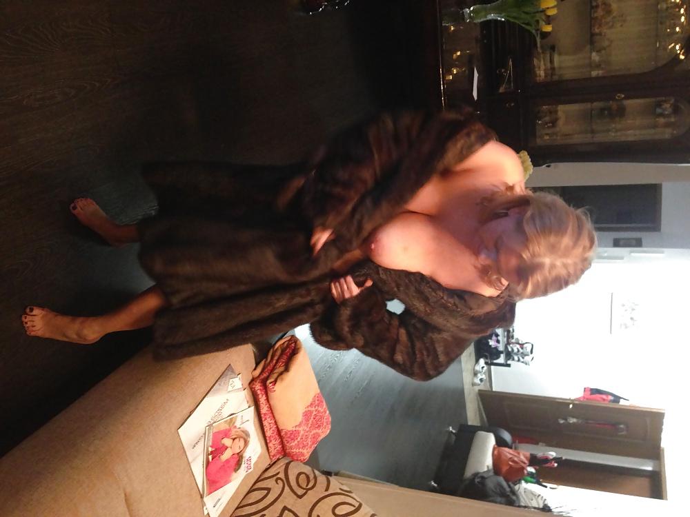 25P Busty in fur