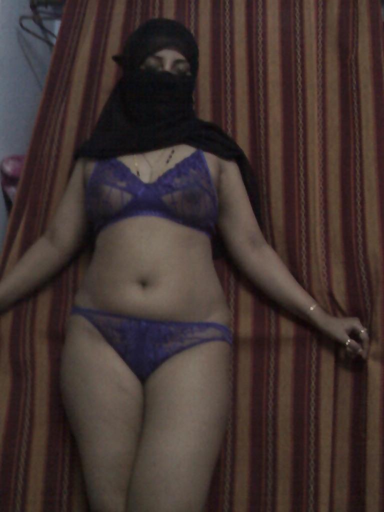 25P Hot arab girls