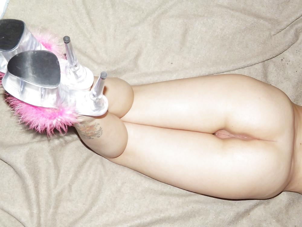 10P My sexy GF Tia Bell loves to show her ass