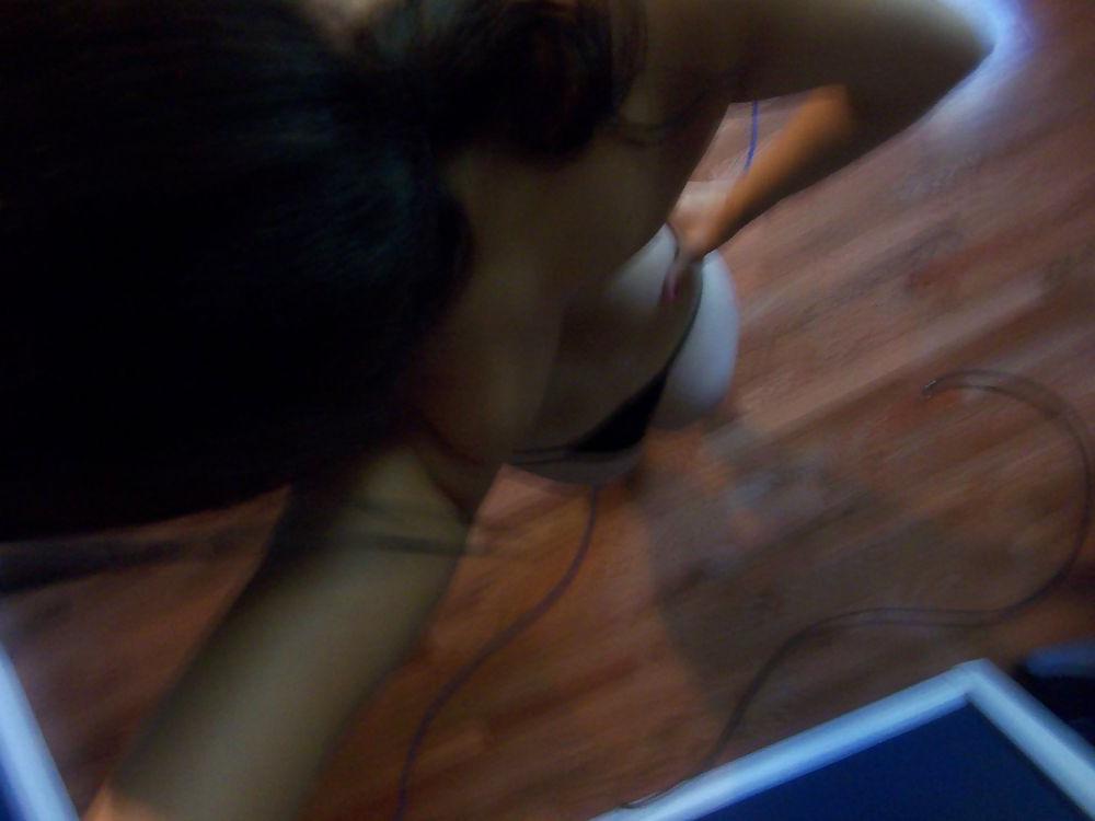 25P Amateur likes to show herself - Part 1