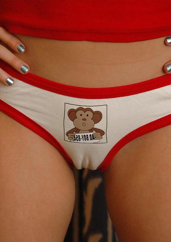 25P From the Moshe Files: Camel Toes Merit Your Stare