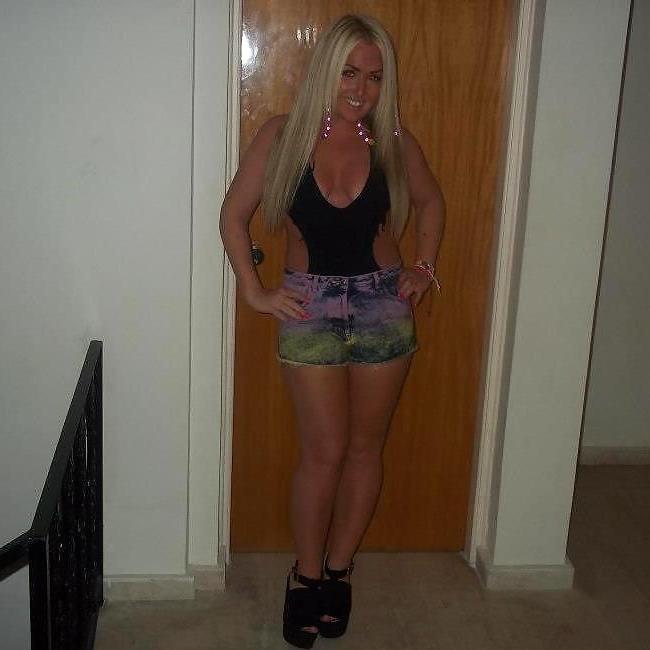25P Sluts in little hot pants!