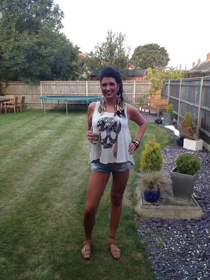 25P Sluts in little hot pants!