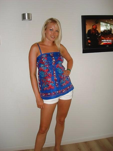 25P Sluts in little hot pants!
