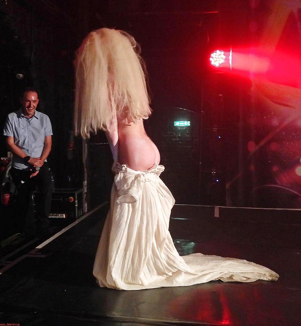 18P Lady Gaga seethough and strip in Berlin (Camaster)