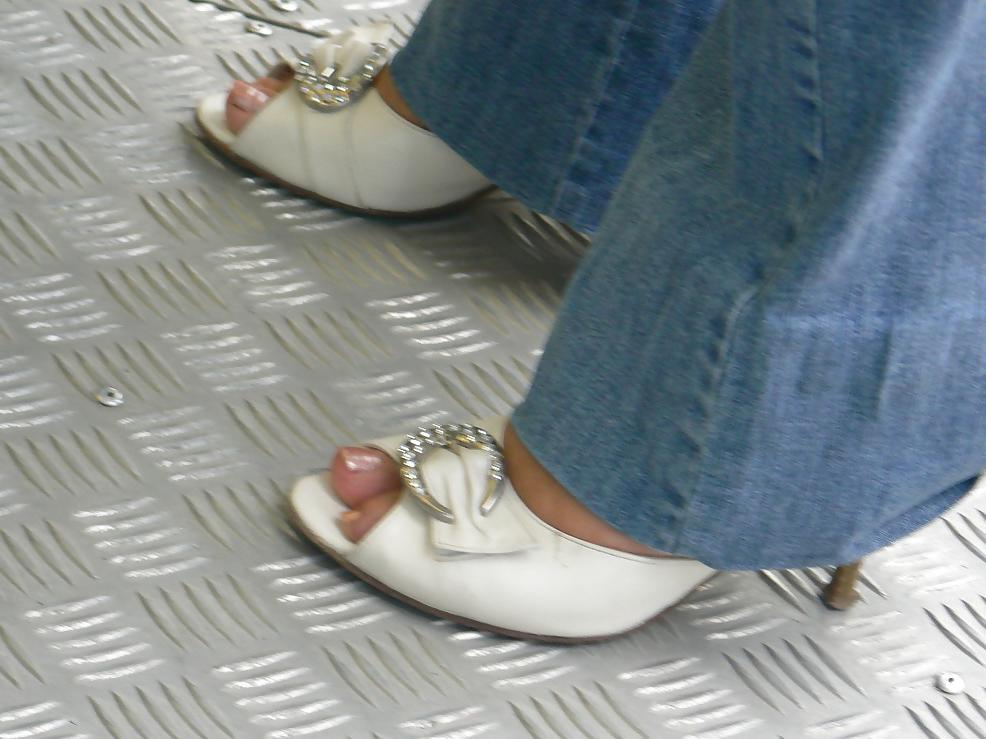 18P Feet and heels on the street