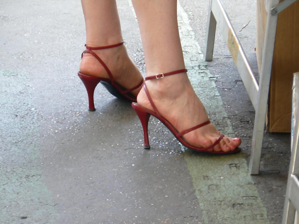 18P Feet and heels on the street