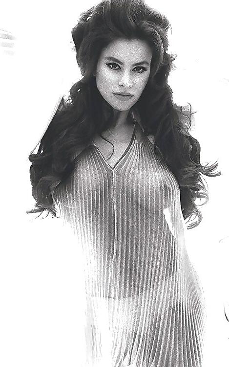 25P Sofia Vergara - I Want To Cum All Over Her Big Dark Tits