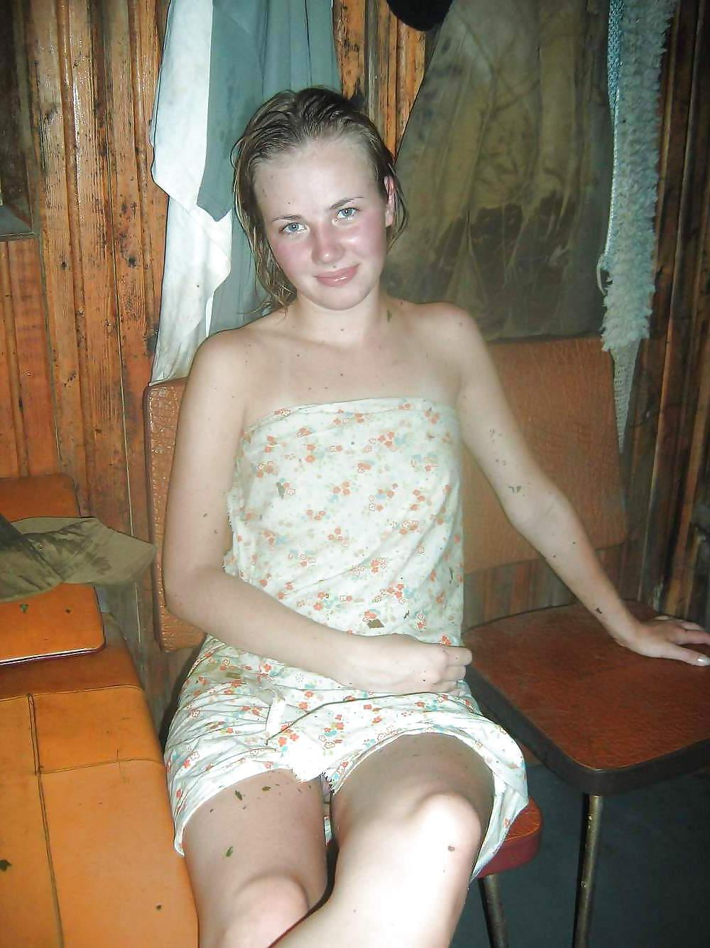 25P Voyeur exposing girls upskirt
