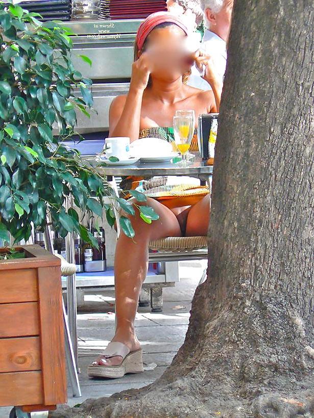 25P Voyeur exposing girls upskirt