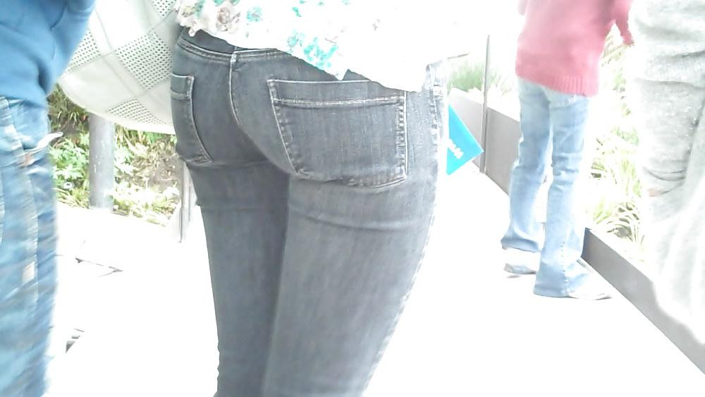 25P Chasing smooth butts & ass in jeans