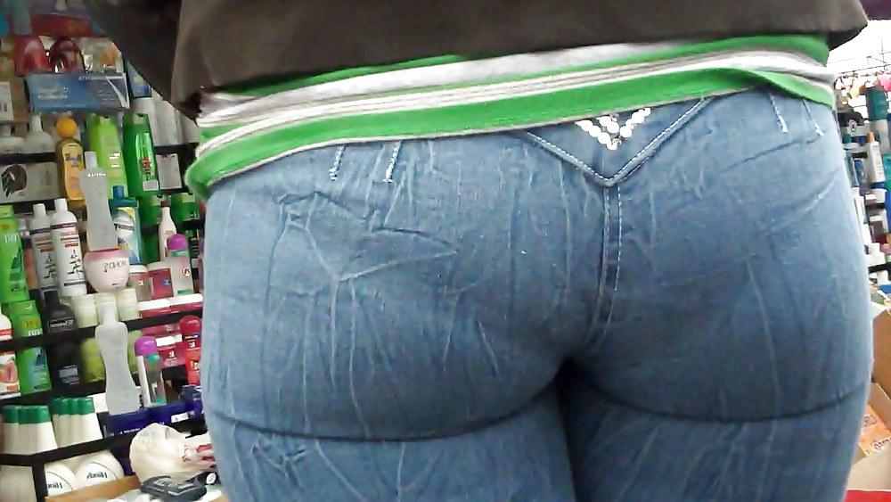25P Chasing smooth butts & ass in jeans