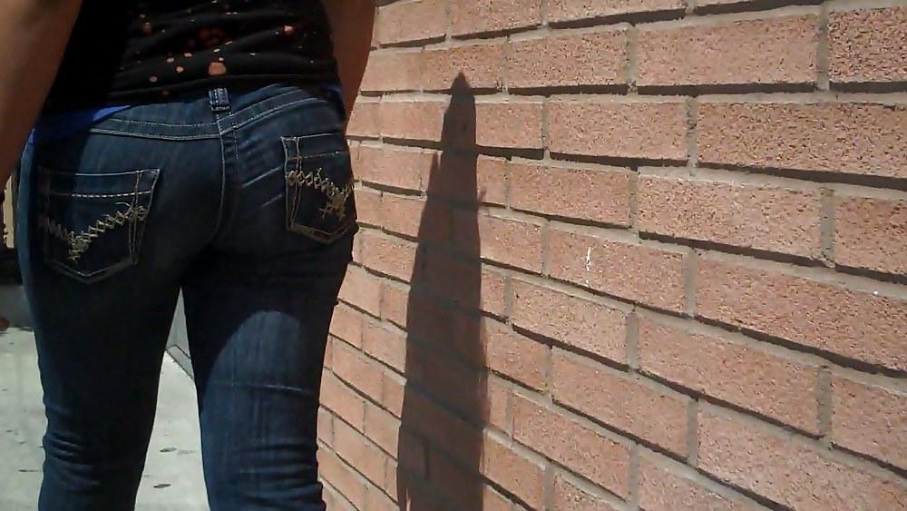 25P Chasing smooth butts & ass in jeans