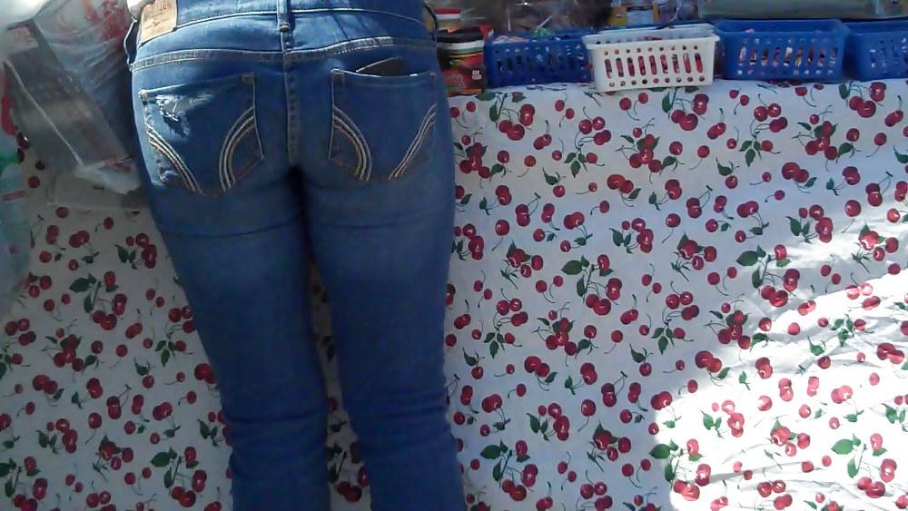 25P Chasing smooth butts & ass in jeans