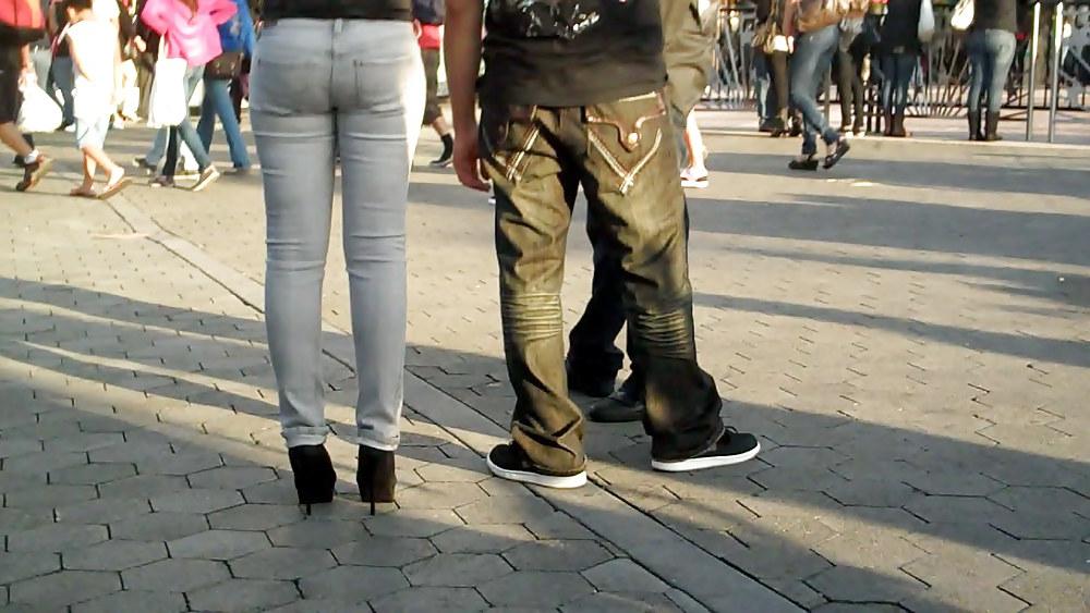 25P Chasing smooth butts & ass in jeans