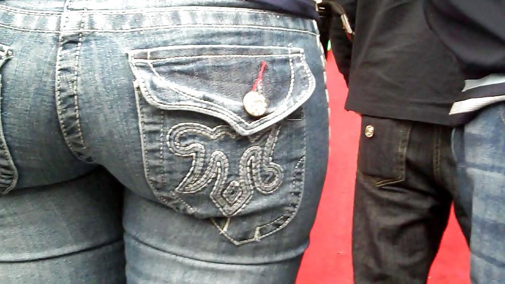 25P Chasing smooth butts & ass in jeans
