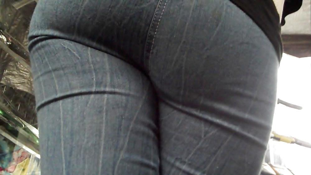 25P Chasing smooth butts & ass in jeans