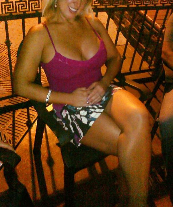 12P Curvy blonde milf cougar