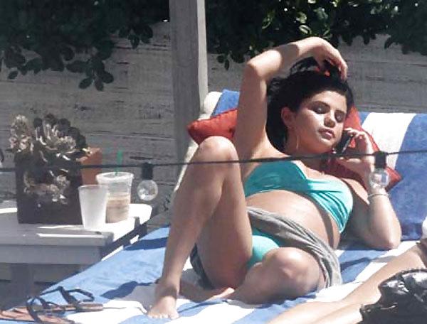 25P Selena Gomez Cameltoe Bikini Panty and sexy ass 2013