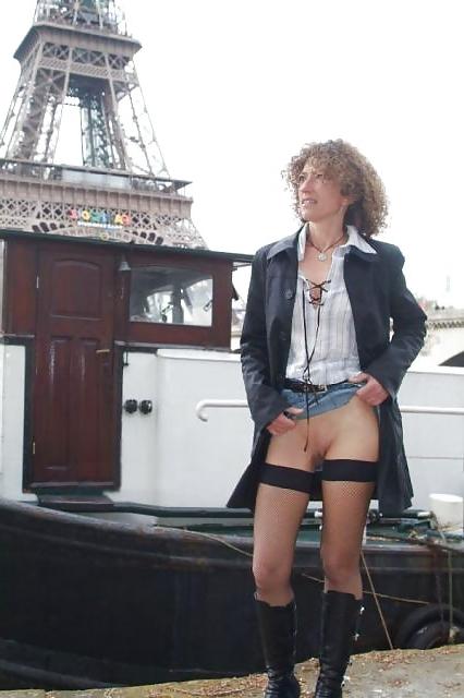25P Flashing at Famous Places