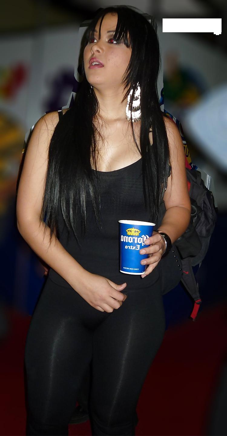 7P Sexy latina tights ass and mound