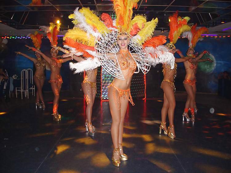 10P Show girls