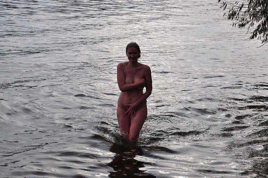 18P Shy girls: nude girls trying to cover their bodies or faces