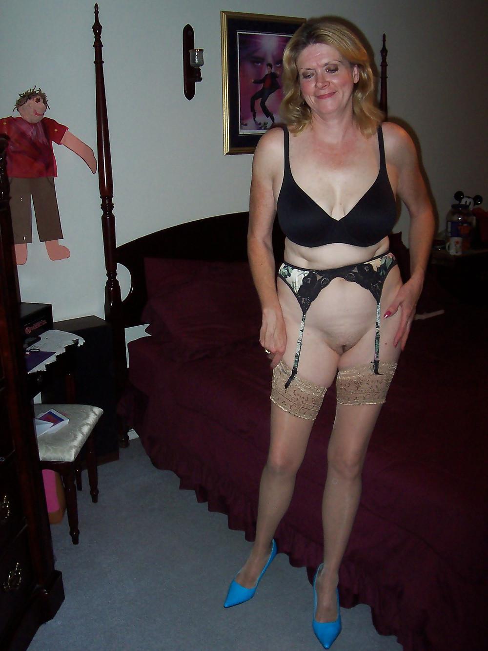 14P Kathie  Mature Housewife