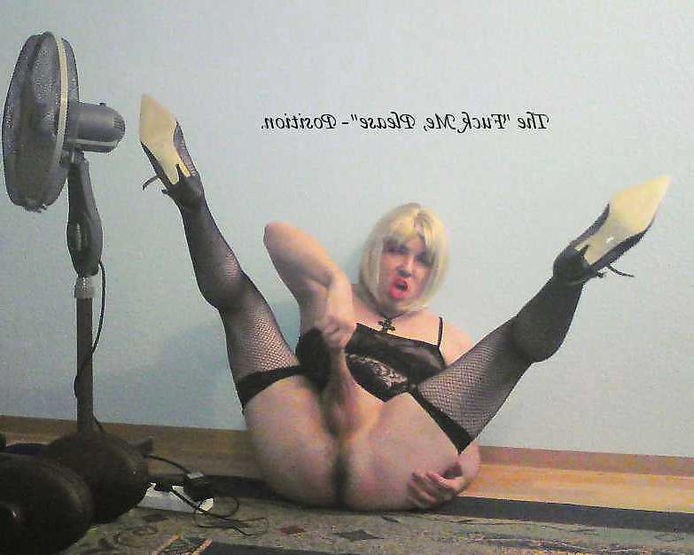 25P Horny trannies show you their pussies