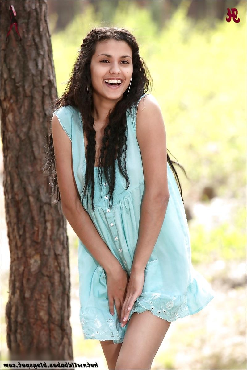 25P Desi Chik--Hot n Sexy