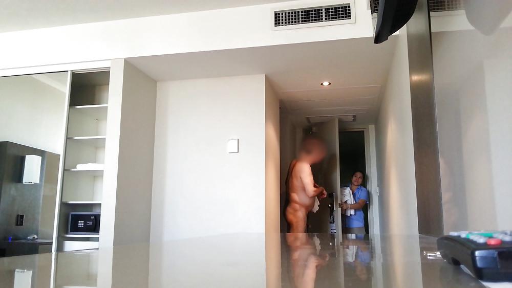 9P Flashing nice hotel maid