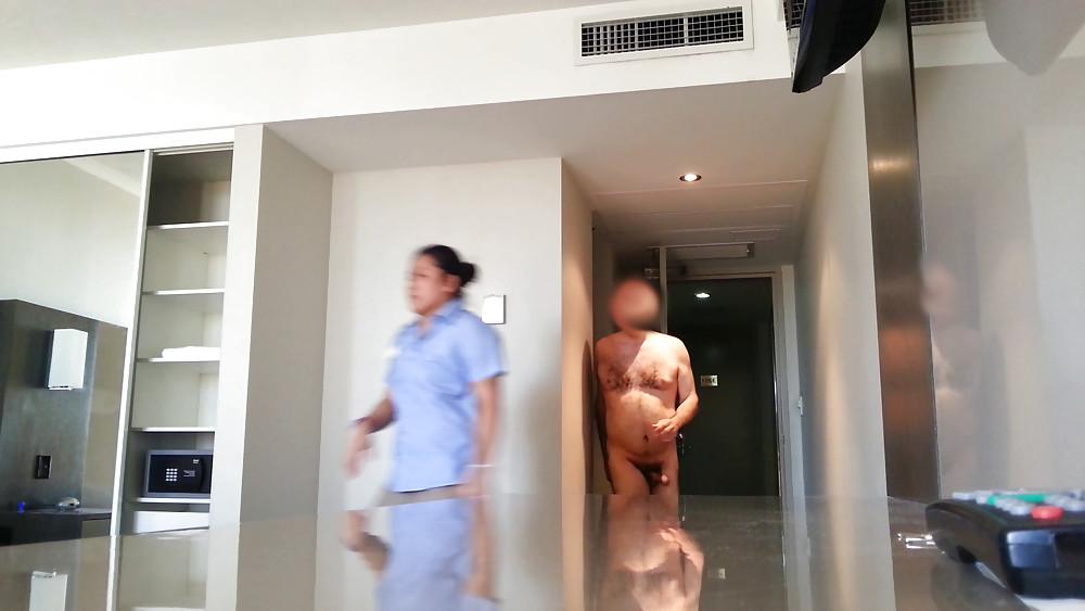 9P Flashing nice hotel maid