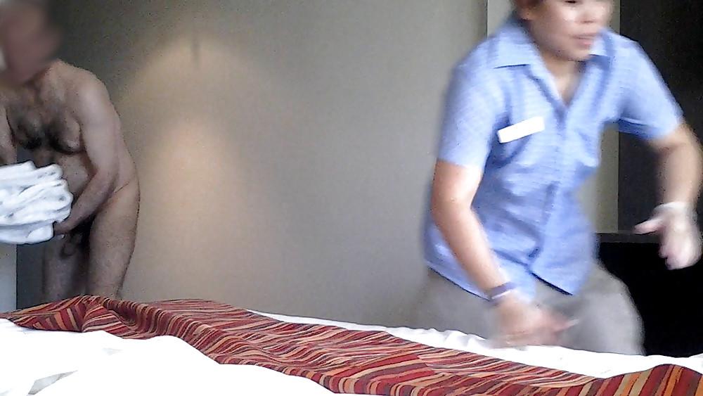9P Flashing nice hotel maid