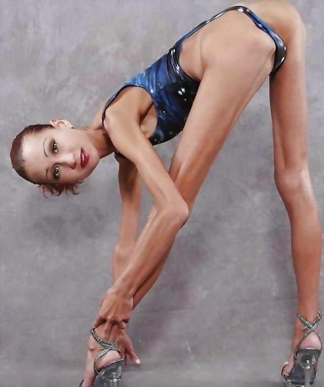 25P Some sexy SKINNY amateur babe pics