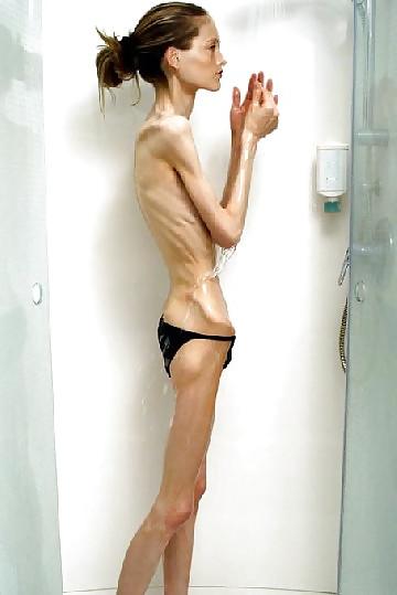 25P Some sexy SKINNY amateur babe pics