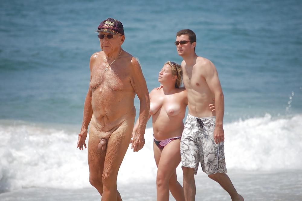20P Naked couple 14.