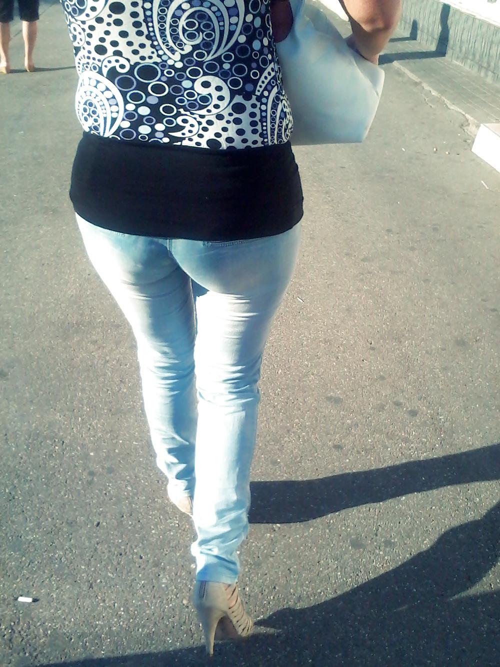 5P Cougar ASS (Street Voyeour)