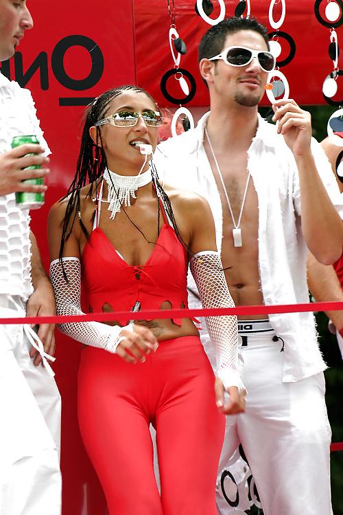 24P Fotze frisst Hose - cameltoe