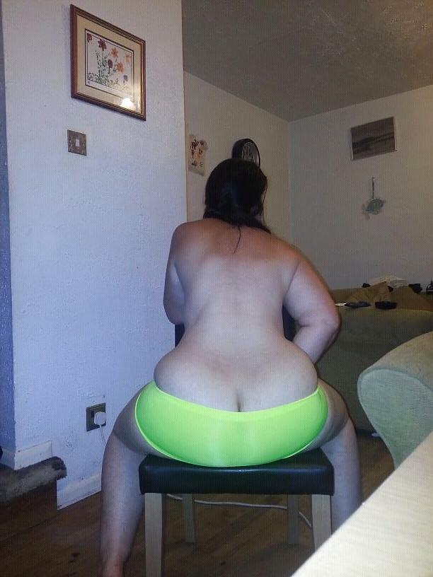 8P Big ass panties show
