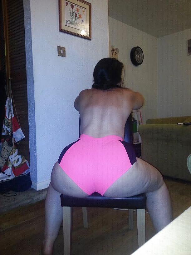 8P Big ass panties show